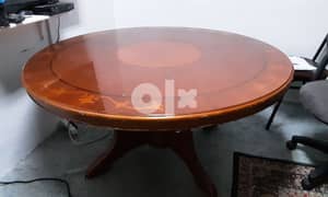 round dining table 0