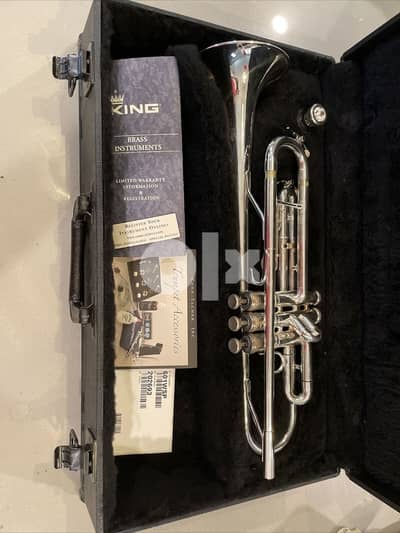 King Student Model 601 Bb Trumpet W  HardCase 2