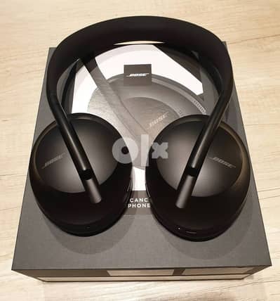 Brand New Bose Noise Cancelling NC 700 Headphones 2