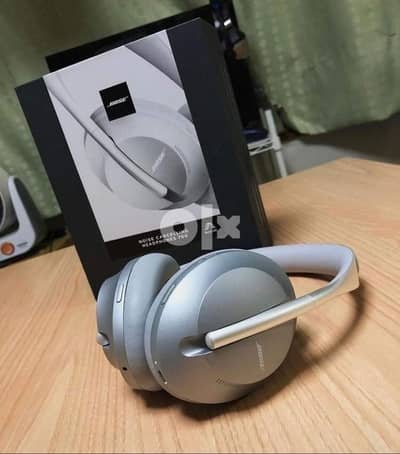 Brand New Bose Noise Cancelling NC 700 Headphones 3